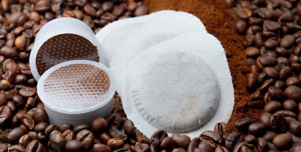 Macchina caffè a cialde diametro 38 Elle con cialda in primo piano